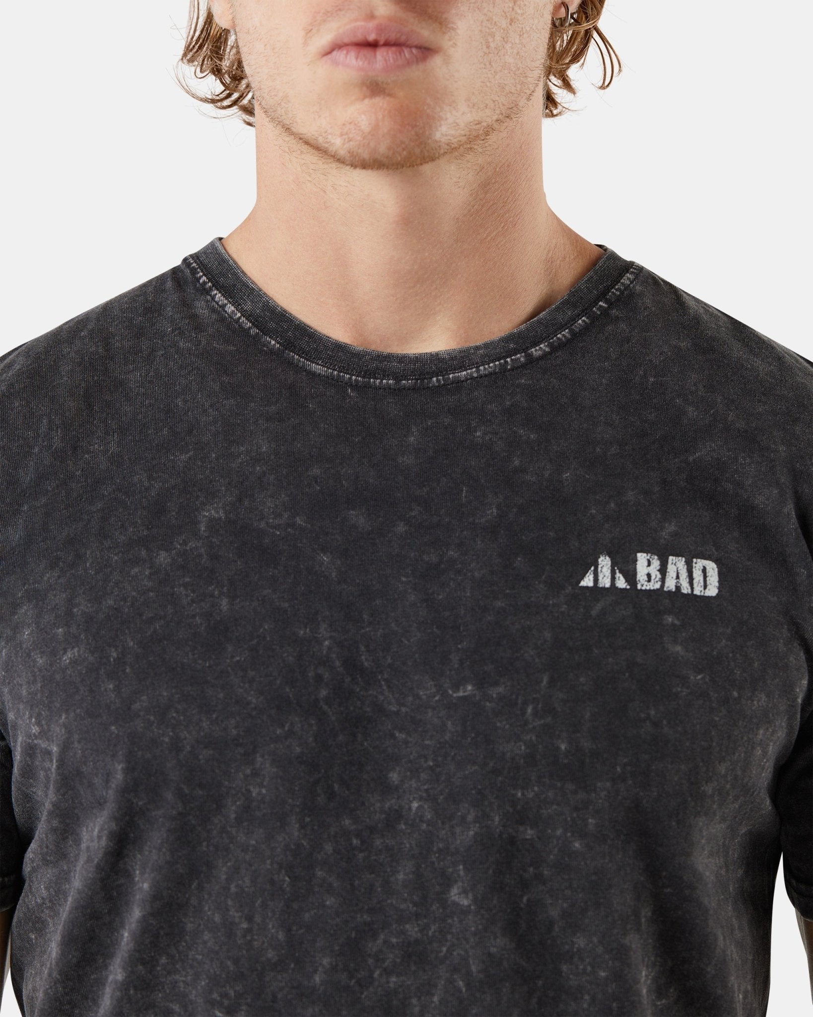 BAD TRADEMARK™ ACID WASH S/S T-SHIRT