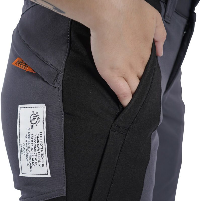 clogger-ascend-gen2-womens-chainsaw-pants-pocket.jpg